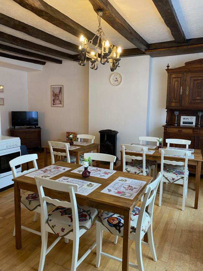 Couette-café Fleur De Lys 3*