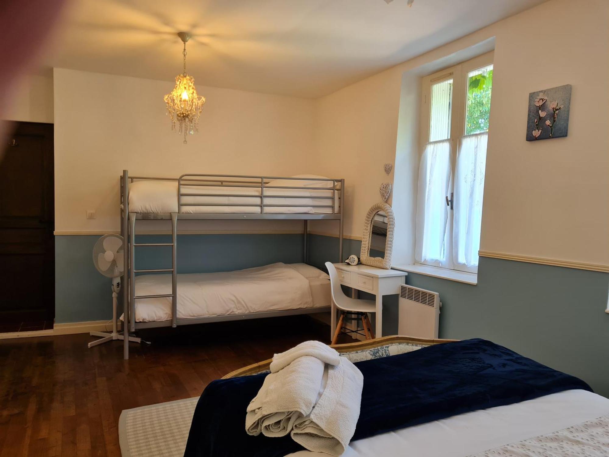 Couette-café Fleur De Lys 3*